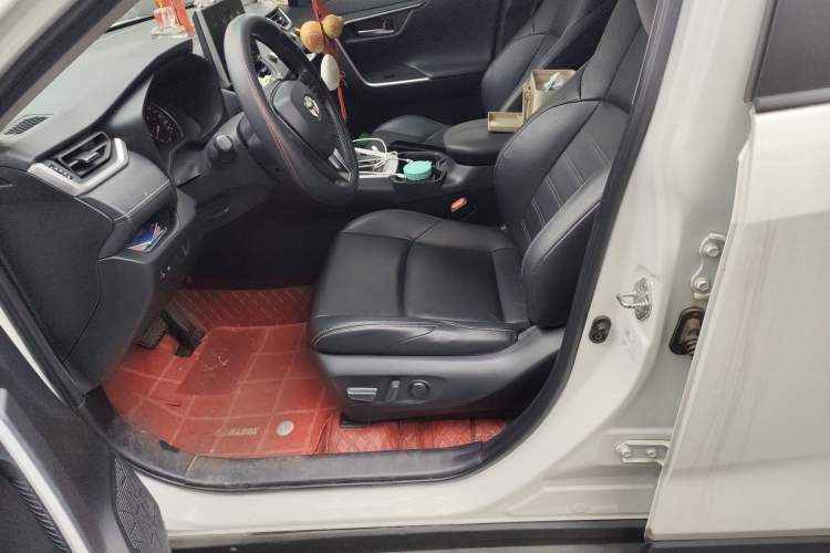 Used Toyota Wildlander 2021 2.0L CVT Two-Wheel Drive Luxury Edition Left Front Seat