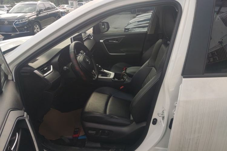 Used Toyota Wildlander 2021 2.0L CVT Two-Wheel Drive Luxury Edition Left Front Seat