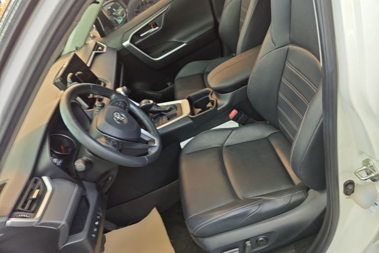 Used Toyota Wildlander 2021 2.0L CVT 4x4 Luxury Edition Left Front Seat