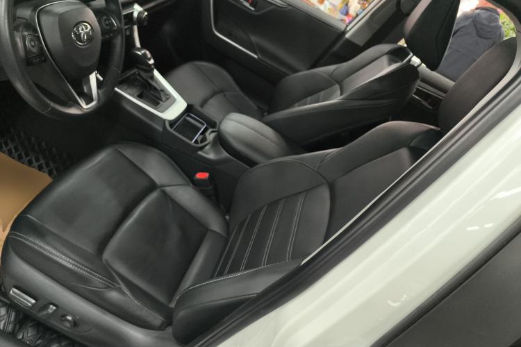 Used Toyota Wildlander 2021 2.0L CVT Two-Wheel Drive Luxury Edition Left Front Seat