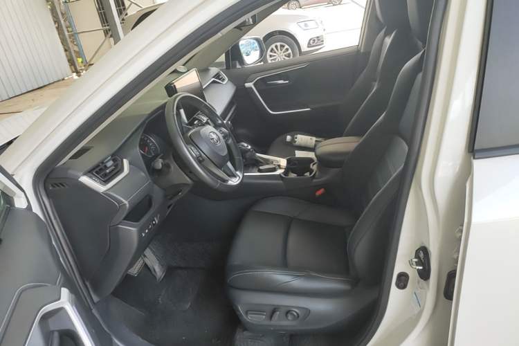 Used Toyota Wildlander 2021 2.0L CVT 4x4 Luxury Edition Left Front Seat