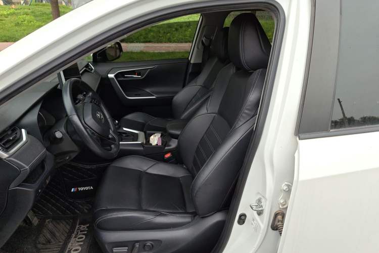 Used Toyota Wildlander 2021 2.0L CVT Two-Wheel Drive Luxury Edition Left Front Seat