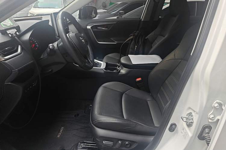 Used Toyota Wildlander 2021 2.0L CVT Two-Wheel Drive Luxury Edition Left Front Seat