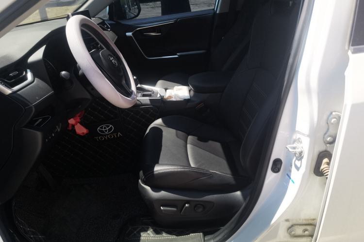 Used Toyota Wildlander 2021 2.0L CVT 4x4 Luxury Edition Left Front Seat