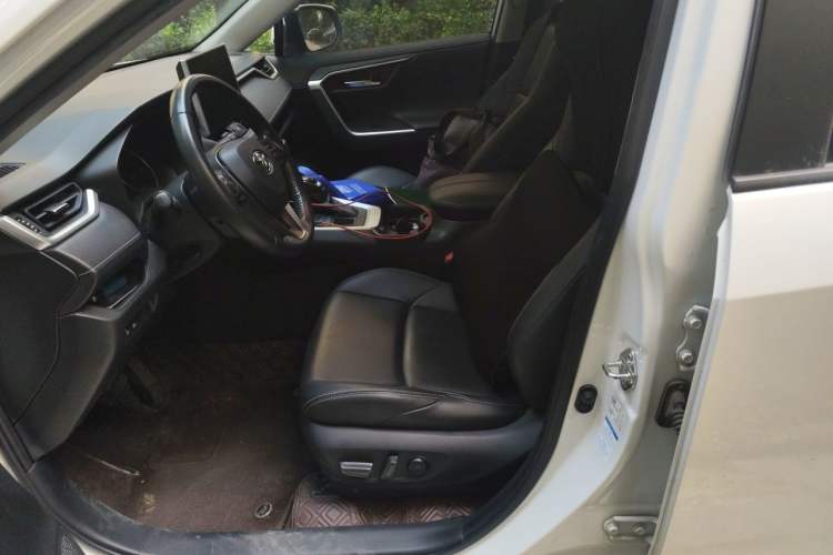 Used Toyota Wildlander 2021 2.0L CVT 4x4 Luxury Edition Left Front Seat