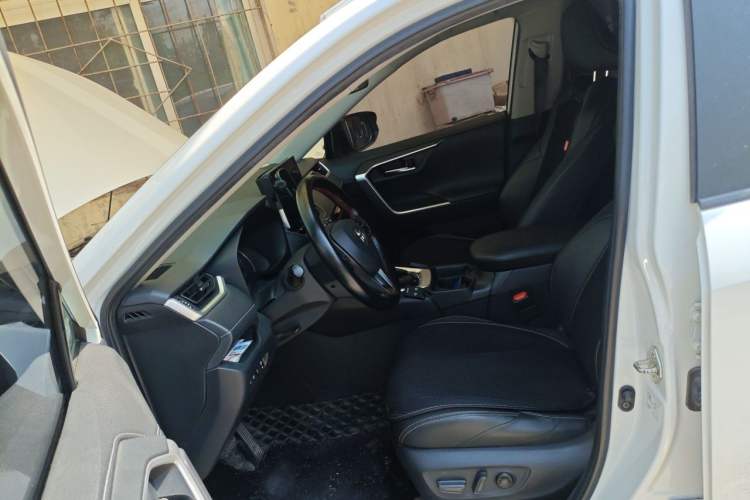 Used Toyota Wildlander 2021 Dual-Engine 2.5L E-CVT Two-Wheel Drive Luxury Edition Left Front Seat