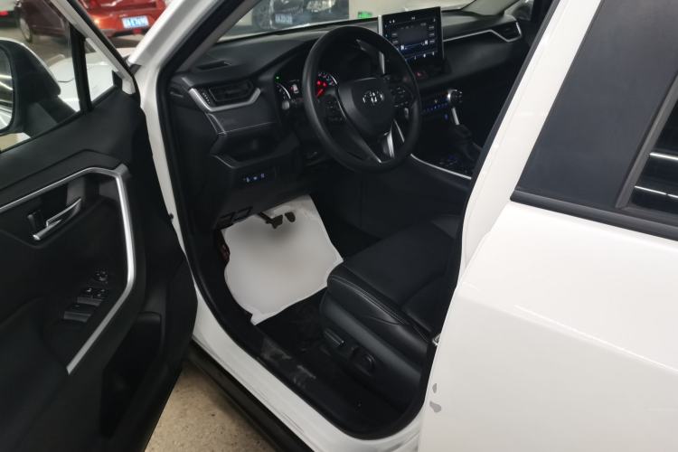 Used Toyota Wildlander 2021 2.0L CVT Two-Wheel Drive Luxury Edition Left Front Seat