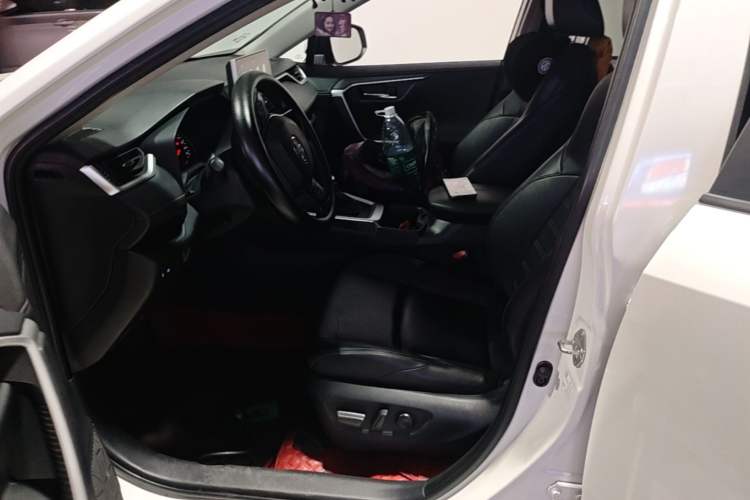 Used Toyota Wildlander 2021 2.0L CVT Two-Wheel Drive Luxury Edition Left Front Seat