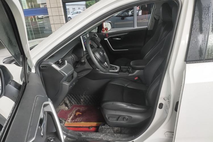 Used Toyota Wildlander 2021 2.0L CVT 4x4 Luxury Edition Left Front Seat