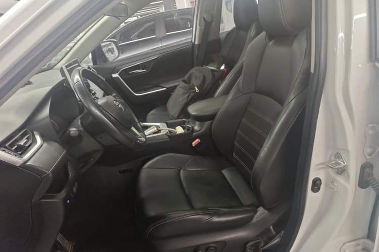 Used Toyota Wildlander 2021 2.0L CVT Two-Wheel Drive Luxury Edition Left Front Seat