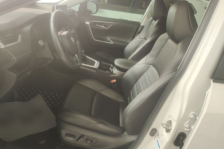 Used Toyota Wildlander 2021 2.0L CVT 4x4 Luxury Edition Left Front Seat