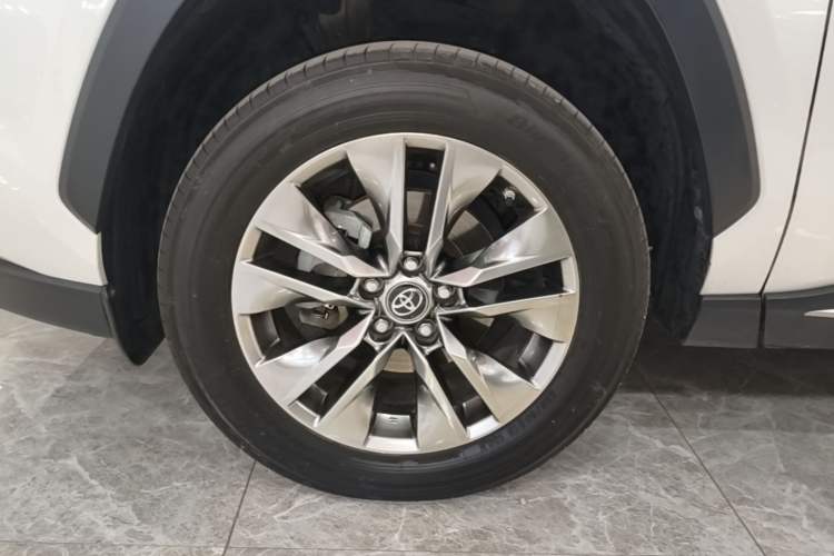 Used Toyota Wildlander 2021 Dual-Engine 2.5L E-CVT Two-Wheel Drive Luxury Edition Left Front Wheel Hub