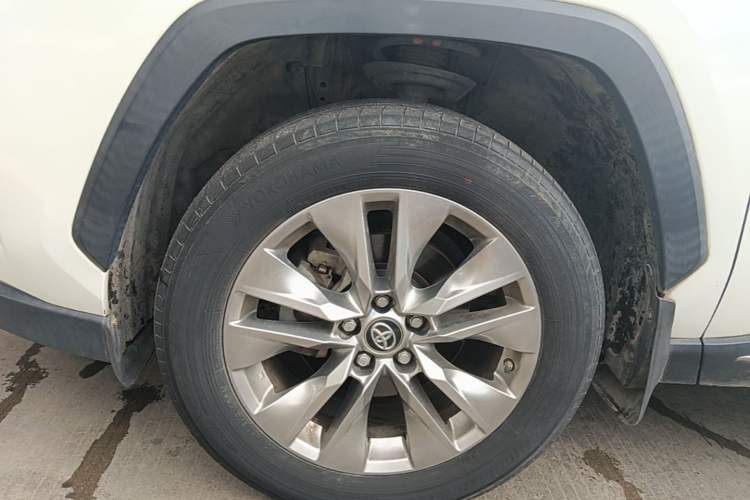 Used Toyota Wildlander 2021 2.0L CVT Two-Wheel Drive Luxury Edition Left Front Wheel Hub
