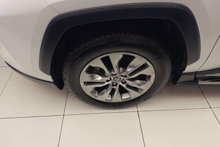 Used Toyota Wildlander 2021 2.0L CVT Two-Wheel Drive Luxury Edition Left Front Wheel Hub