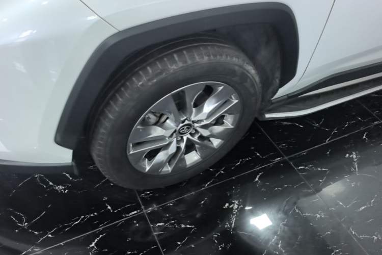 Used Toyota Wildlander 2021 2.0L CVT 4x4 Luxury Edition Left Front Wheel Hub