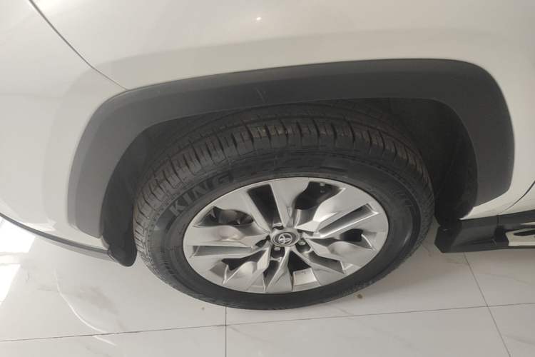 Used Toyota Wildlander 2021 2.0L CVT 4x4 Luxury Edition Left Front Wheel Hub