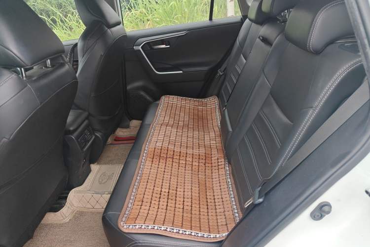 Used Toyota Wildlander 2021 2.0L CVT Two-Wheel Drive Luxury Edition Left Rear Seat