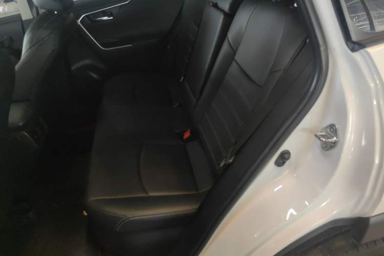 Used Toyota Wildlander 2021 Dual-Motor 2.5L E-CVT Four-Wheel Drive Luxury Edition Left Rear Seat