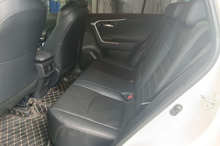 Used Toyota Wildlander 2021 2.0L CVT Two-Wheel Drive Luxury Edition Left Rear Seat