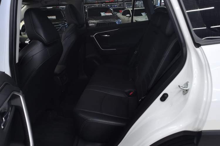 Used Toyota Wildlander 2021 2.0L CVT Two-Wheel Drive Luxury Edition Left Rear Seat