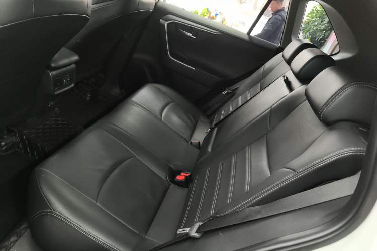 Used Toyota Wildlander 2021 2.0L CVT Two-Wheel Drive Luxury Edition Left Rear Seat