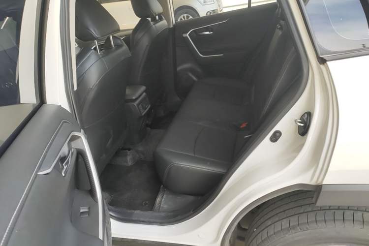 Used Toyota Wildlander 2021 2.0L CVT 4x4 Luxury Edition Left Rear Seat