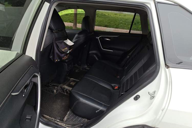 Used Toyota Wildlander 2021 2.0L CVT Two-Wheel Drive Luxury Edition Left Rear Seat