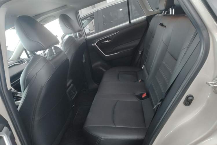 Used Toyota Wildlander 2021 2.0L CVT Two-Wheel Drive Luxury Edition Left Rear Seat