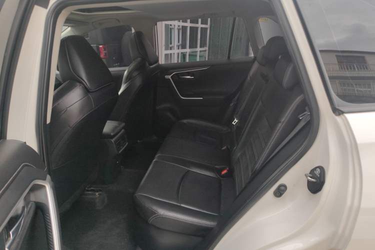 Used Toyota Wildlander 2021 Dual-Motor 2.5L E-CVT Four-Wheel Drive Luxury Edition Left Rear Seat