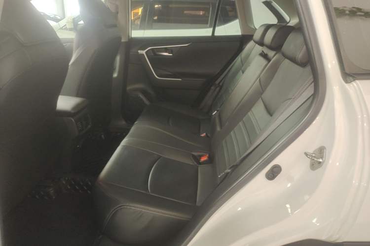 Used Toyota Wildlander 2021 2.0L CVT 4x4 Luxury Edition Left Rear Seat