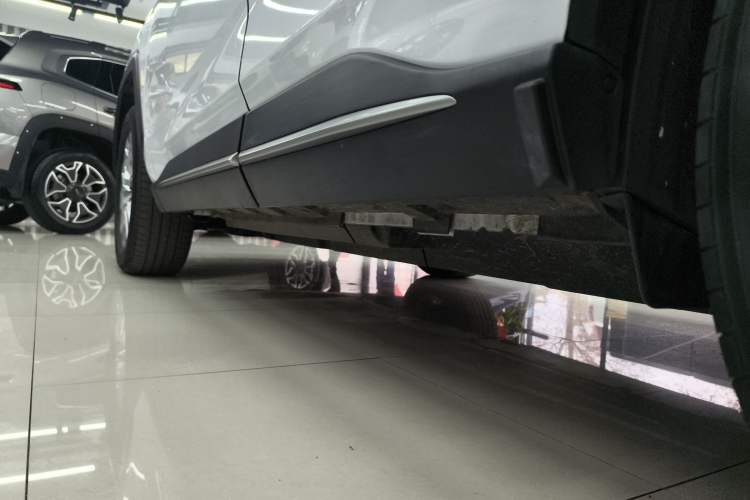 Used Toyota Wildlander 2021 2.0L CVT Two-Wheel Drive Luxury Edition Left Side Sill