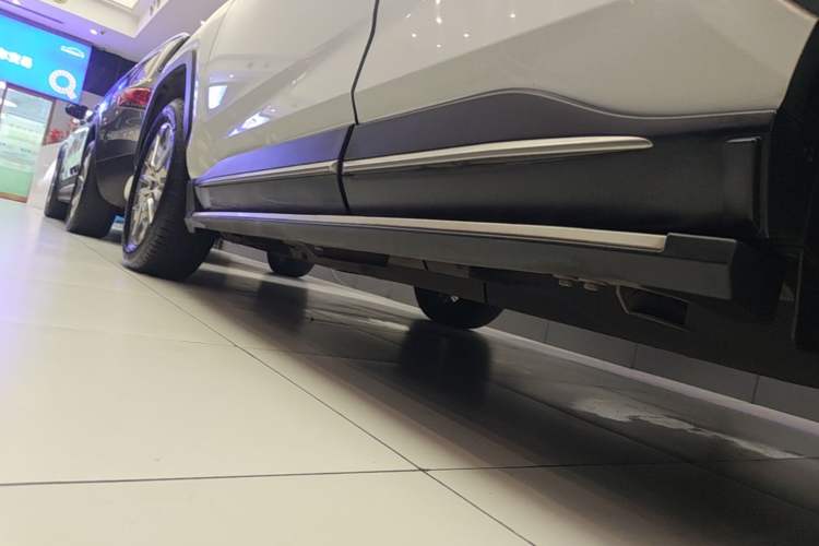 Used Toyota Wildlander 2021 2.0L CVT Two-Wheel Drive Luxury Edition Left Side Sill