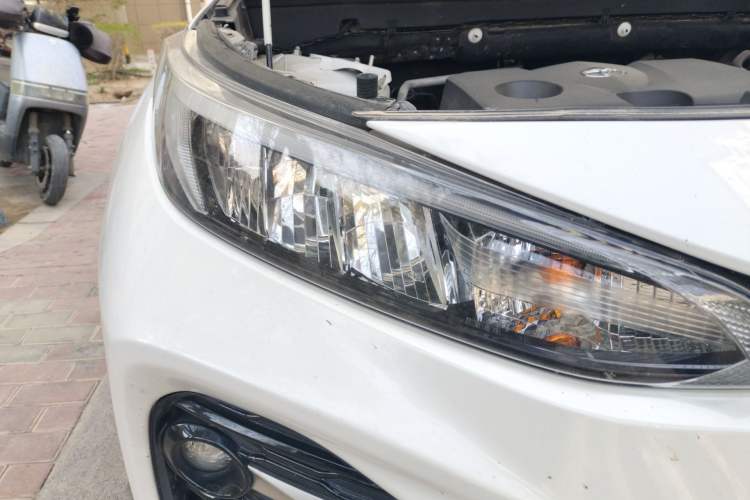 Used Toyota Wildlander 2021 2.0L CVT 4x4 Luxury Edition Right Front Headlight