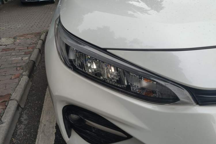 Used Toyota Wildlander 2021 2.0L CVT Two-Wheel Drive Luxury Edition Right Front Headlight