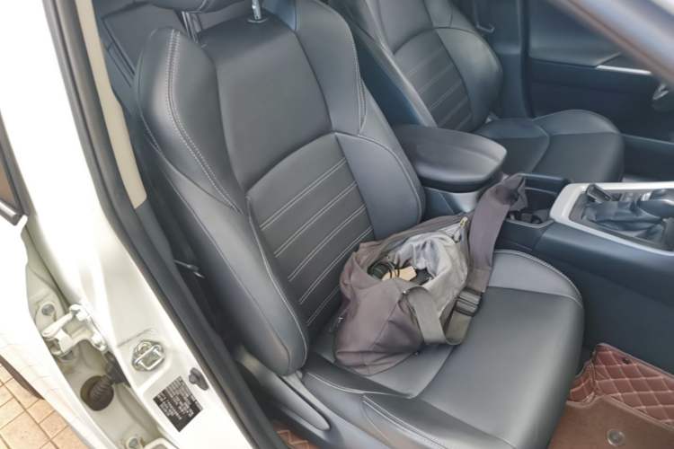 Used Toyota Wildlander 2021 2.0L CVT 4x4 Luxury Edition Right Front Seat