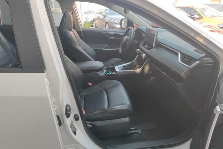 Used Toyota Wildlander 2021 Dual-Motor 2.5L E-CVT Four-Wheel Drive Luxury Edition Right Front Seat