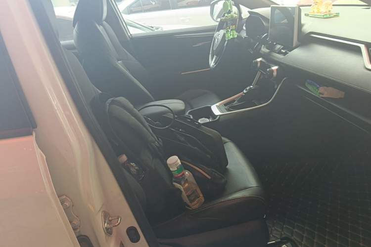 Used Toyota Wildlander 2021 2.0L CVT Two-Wheel Drive Luxury Edition Right Front Seat