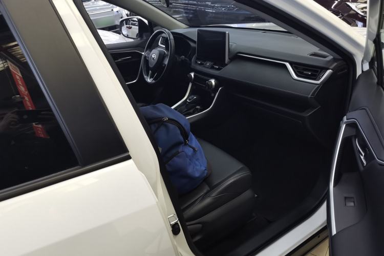Used Toyota Wildlander 2021 2.0L CVT Two-Wheel Drive Luxury Edition Right Front Seat