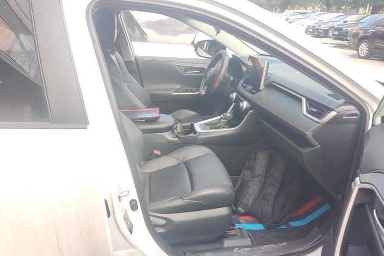 Used Toyota Wildlander 2021 2.0L CVT Two-Wheel Drive Luxury Edition Right Front Seat