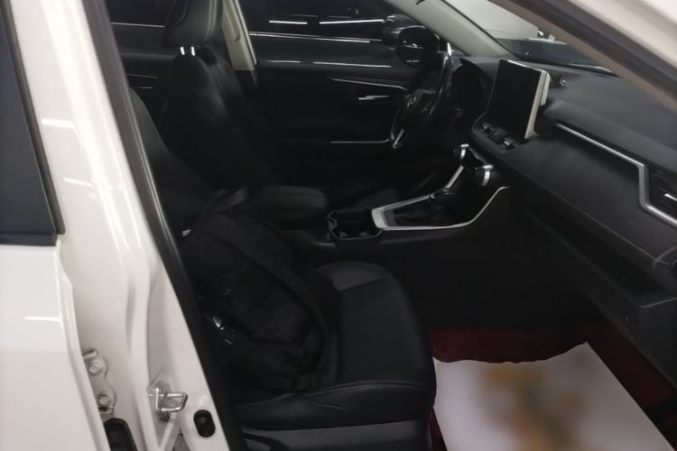 Used Toyota Wildlander 2021 2.0L CVT Two-Wheel Drive Luxury Edition Right Front Seat