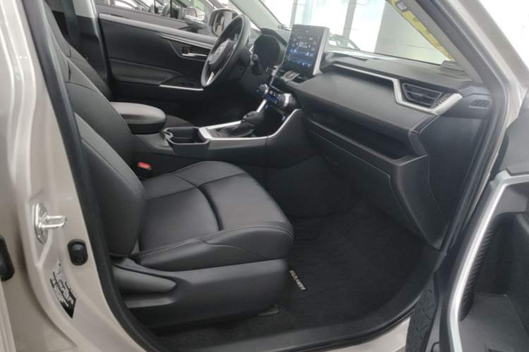 Used Toyota Wildlander 2021 2.0L CVT Two-Wheel Drive Luxury Edition Right Front Seat