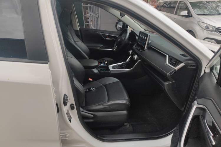 Used Toyota Wildlander 2021 Dual-Motor 2.5L E-CVT Four-Wheel Drive Luxury Edition Right Front Seat