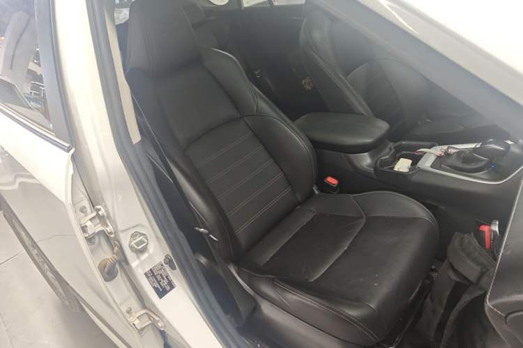 Used Toyota Wildlander 2021 2.0L CVT Two-Wheel Drive Luxury Edition Right Front Seat