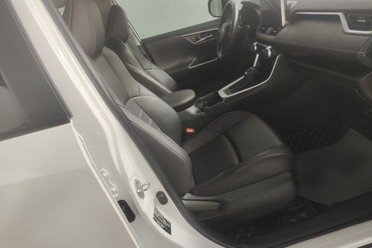 Used Toyota Wildlander 2021 2.0L CVT 4x4 Luxury Edition Right Front Seat