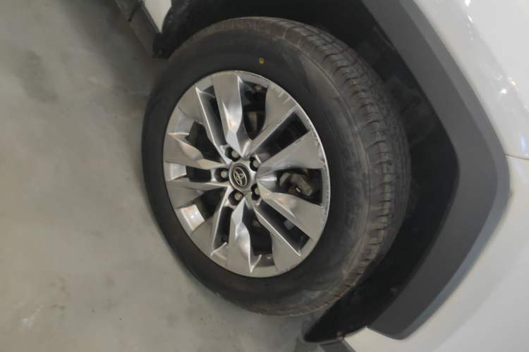 Used Toyota Wildlander 2021 Dual-Motor 2.5L E-CVT Four-Wheel Drive Luxury Edition Right Front Wheel Hub
