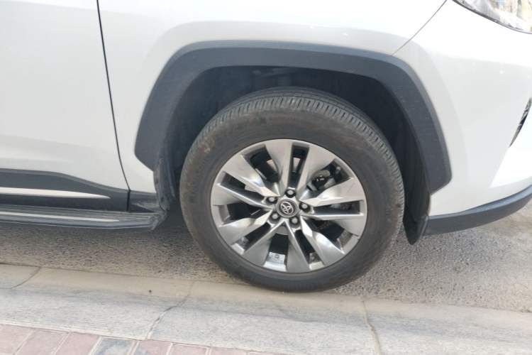 Used Toyota Wildlander 2021 2.0L CVT 4x4 Luxury Edition Right Front Wheel Hub