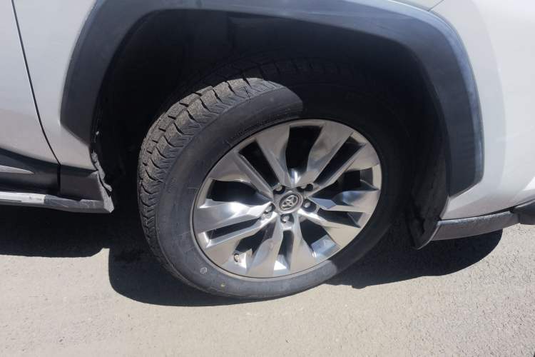 Used Toyota Wildlander 2021 2.0L CVT 4x4 Luxury Edition Right Front Wheel Hub