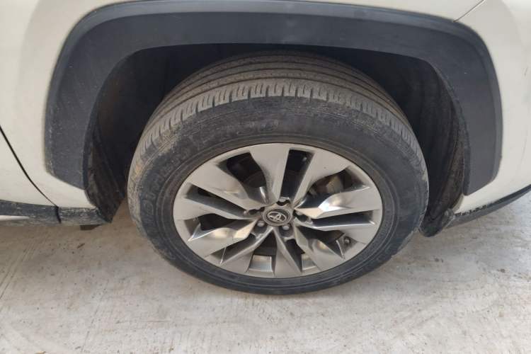 Used Toyota Wildlander 2021 2.0L CVT 4x4 Luxury Edition Right Front Wheel Hub