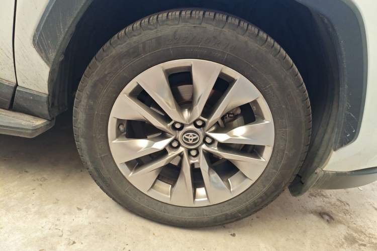 Used Toyota Wildlander 2021 Dual-Engine 2.5L E-CVT Two-Wheel Drive Luxury Edition Right Front Wheel Hub