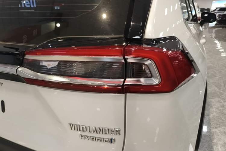 Used Toyota Wildlander 2021 Dual-Engine 2.5L E-CVT Two-Wheel Drive Luxury Edition Right Rear Taillight